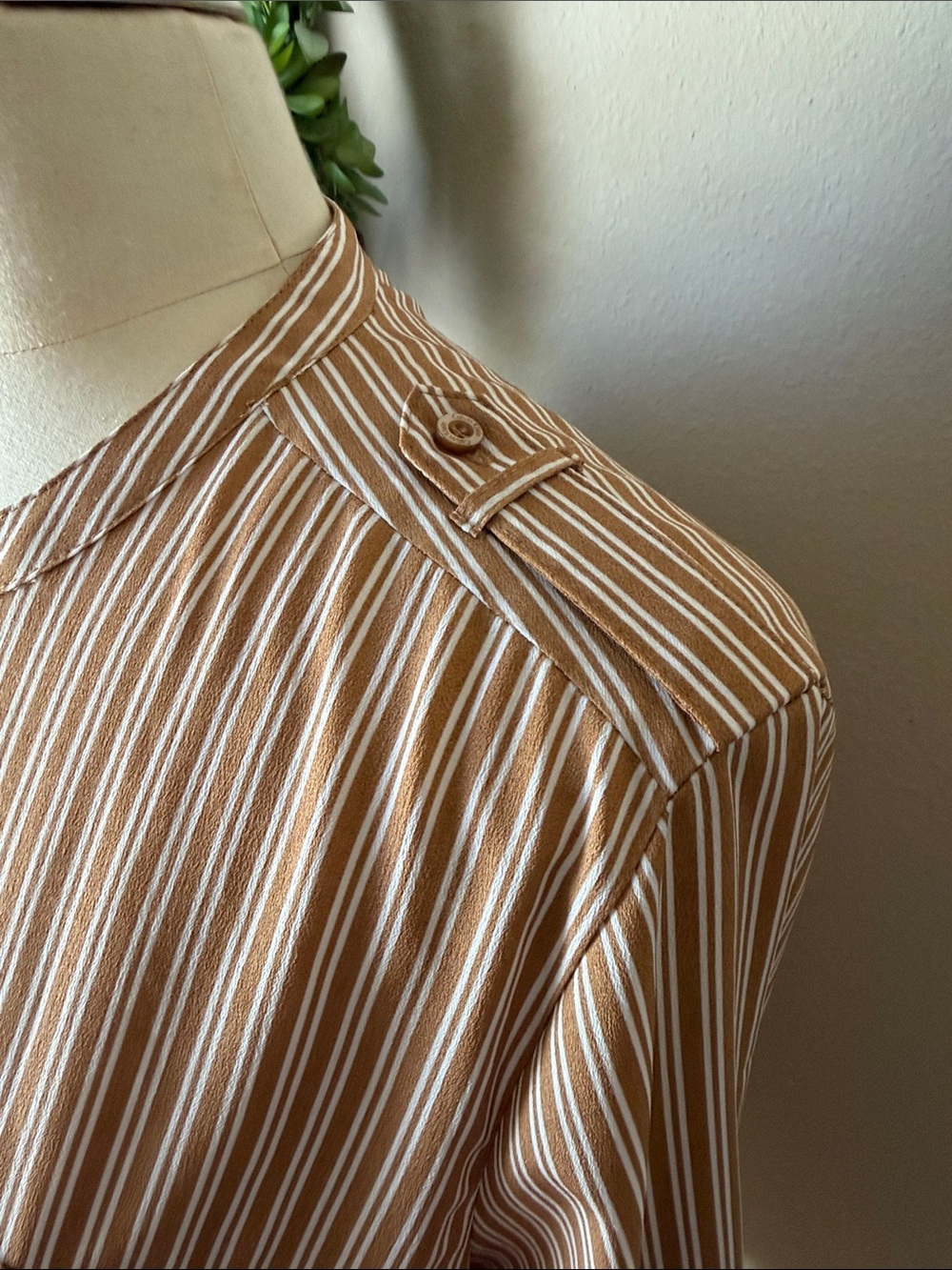 Calvin Klein button up - Picture 4 of 6